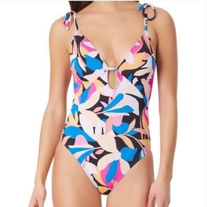 • NWT! [Sugar Beach] One Piece •